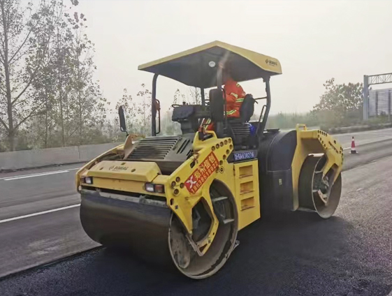 為什么寧愿用成本高的瀝青鋪路，也不用混泥土呢？