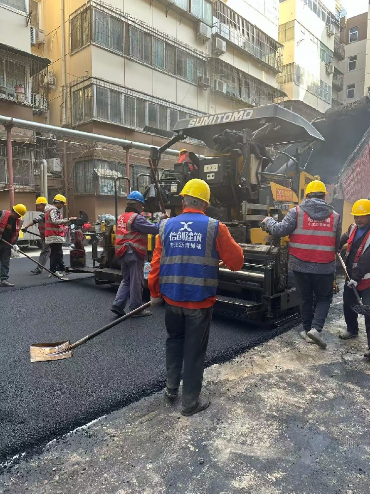 鄭州瀝青路面攤鋪：以專業(yè)鑄就交通動脈的堅實脊梁