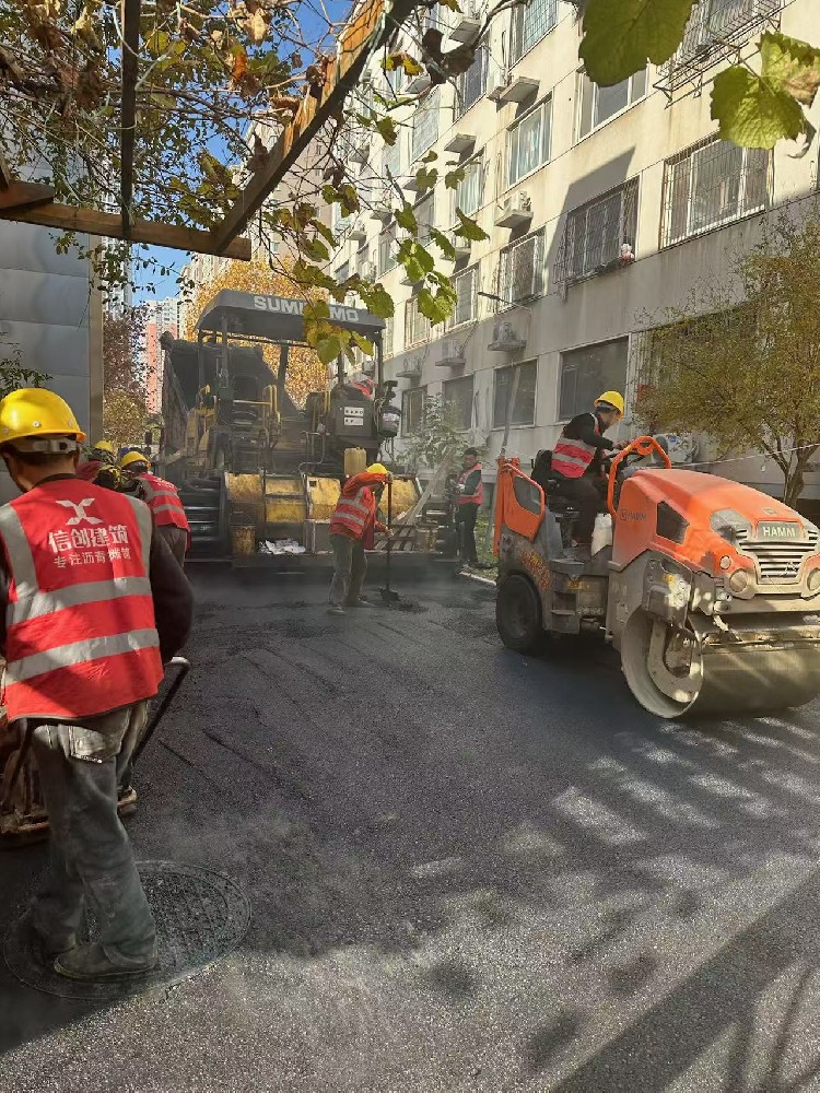 匠心獨運，鄭州瀝青路面攤鋪演繹道路建設新高度