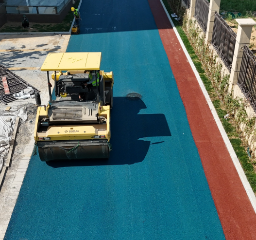 從“熬瀝青”到“造路面”，我們熬的是真功夫