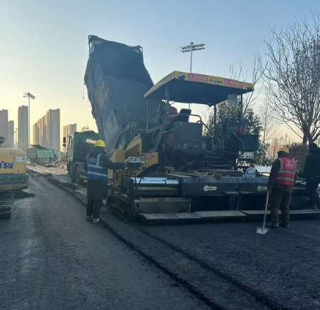 從“能走”到“好走”：鄭州瀝青路面施工的“品質(zhì)升級”之路