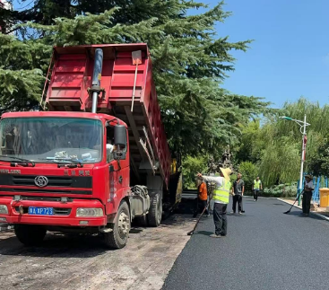 鄭州瀝青路面施工團(tuán)隊(duì)讓每一道轍痕，都變成點(diǎn)贊的印記