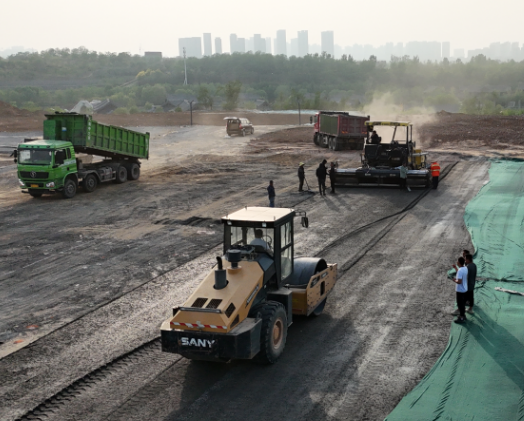鄭州瀝青路面：城市律動(dòng)的“黑色脊梁”