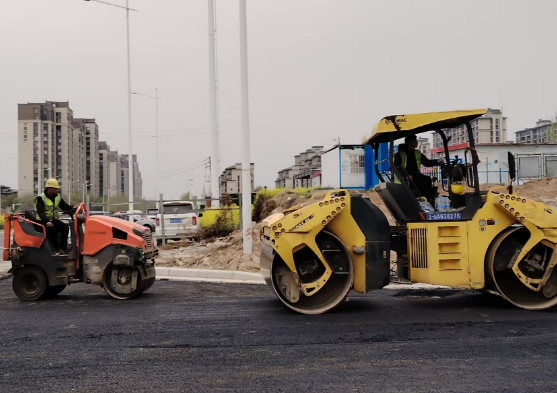 鄭州瀝青路面施工團隊匠心鍛造：毫米間的“藝術追求”